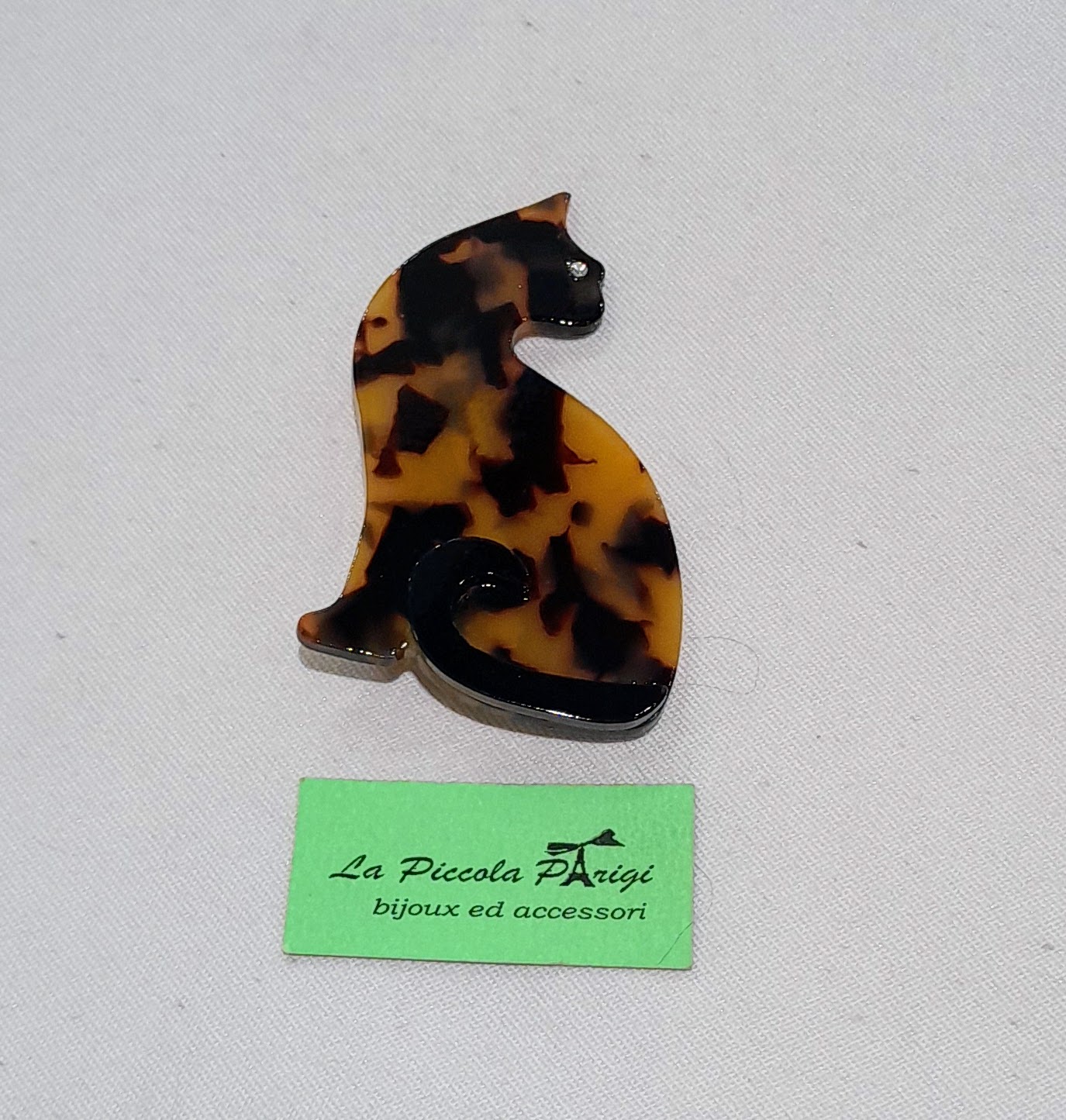 Marion Godart Spilla Gatto Seduto