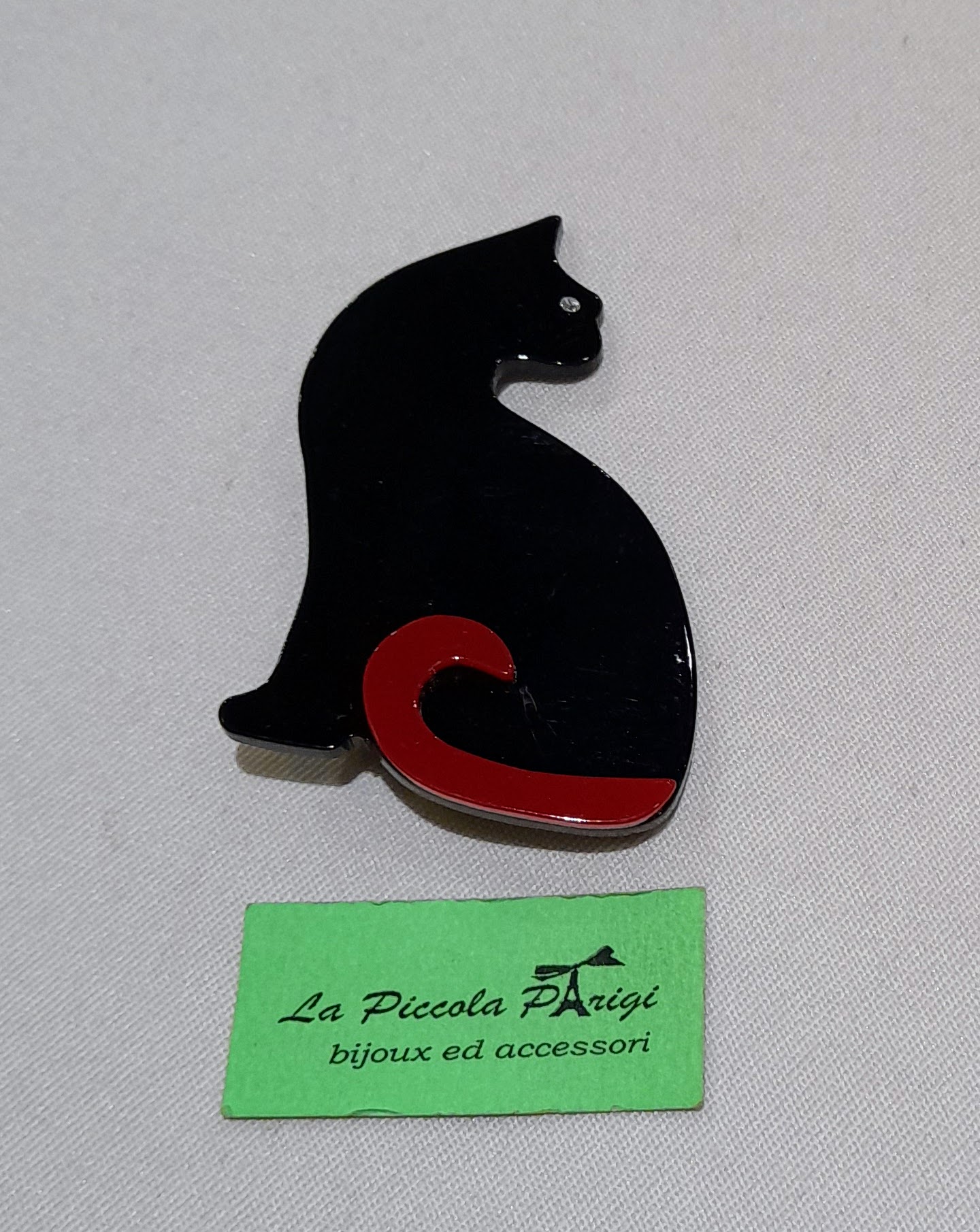 Marion Godart Spilla Gatto Seduto