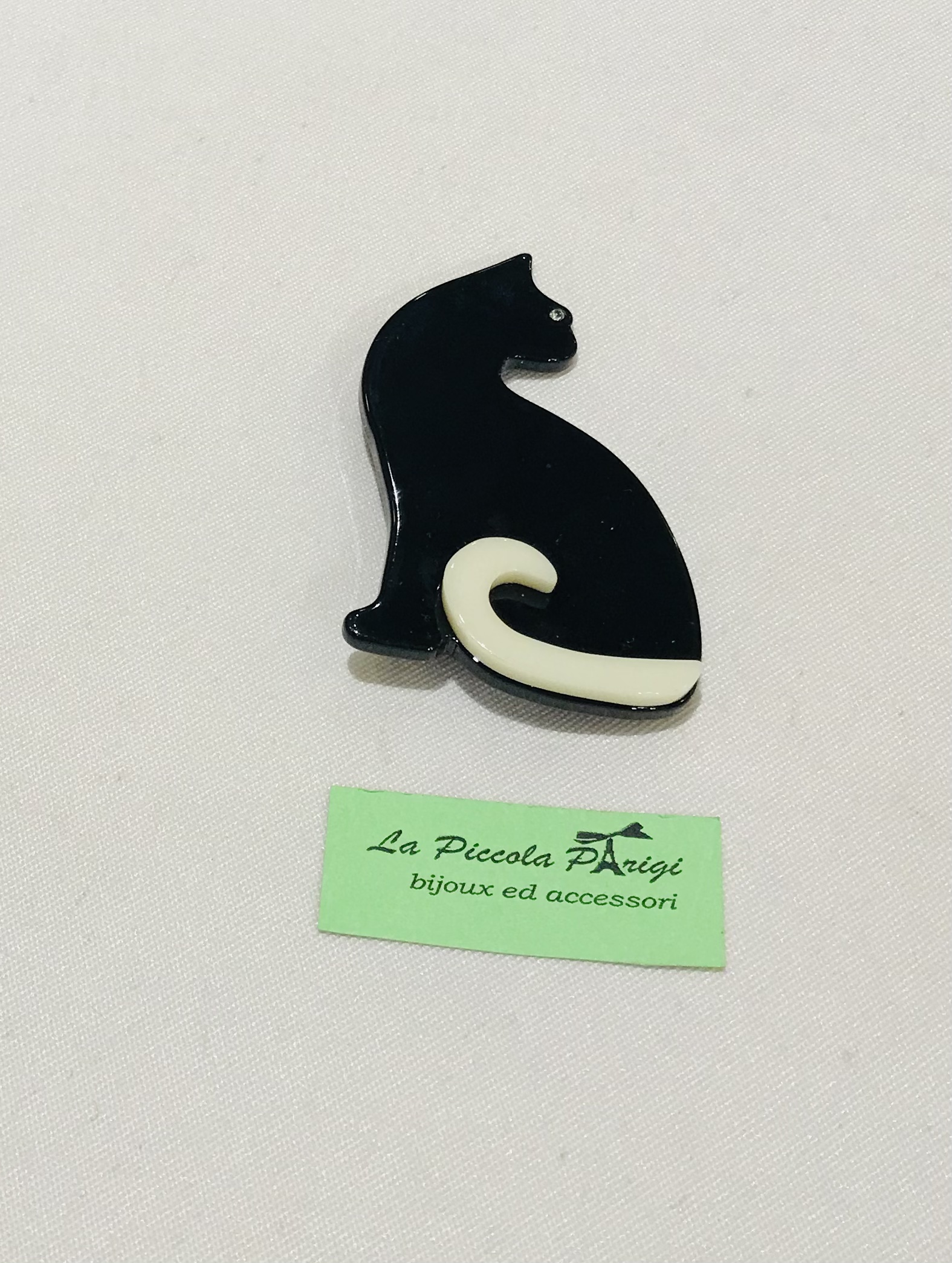 Marion Godart Spilla Gatto Seduto